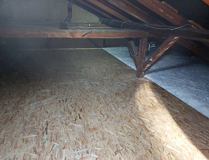 Zateplení stropu stávajícího rodinného domu foukanou izolací